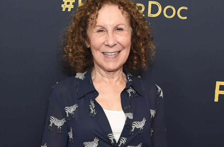 rhea perlman net worth